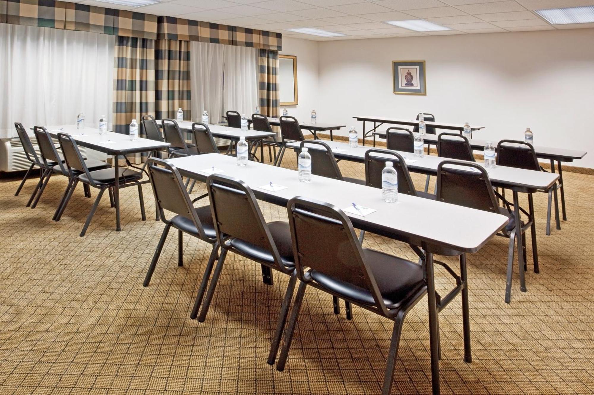 Holiday Inn Express & Suites Alliance By Ihg Eksteriør bilde